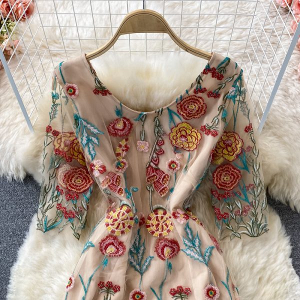 Summer New Women's Fairy Dress Heavy-Duty Tight Waist Embroidered Flower Mesh V-neck High Waist Dress 3/4 Sleeve - Image 3